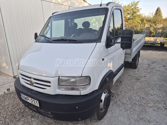 RENAULT Mascott