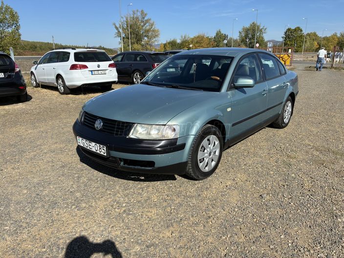 VOLKSWAGEN PASSAT 1.6 Comfortline