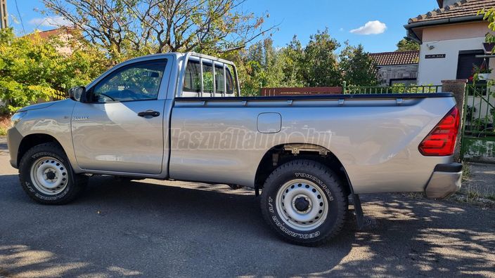 TOYOTA HILUX 2.4 D-4D 4x4 Single Live