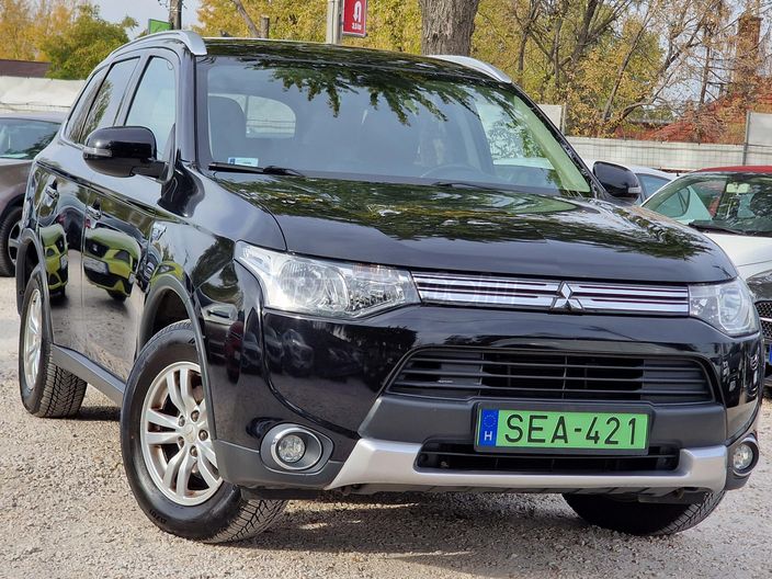 MITSUBISHI OUTLANDER 2.0 PHEV Instyle Navi 4WD CVT EU6