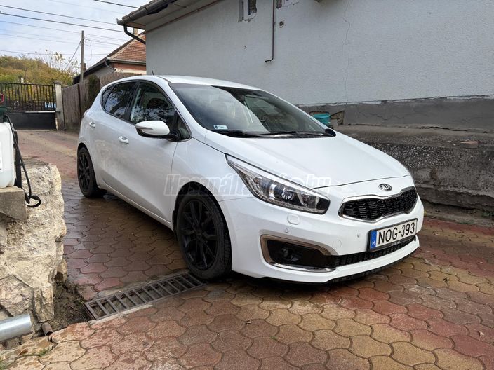 KIA CEE'D 1.6 CRDI EX Prémium DCT