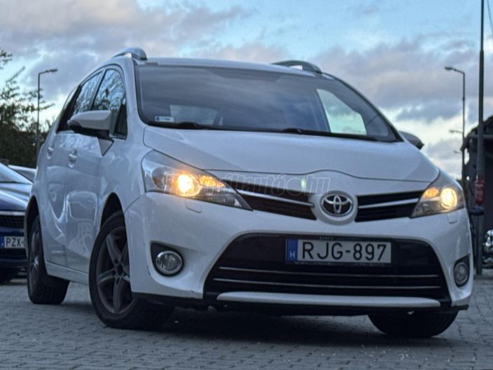 TOYOTA VERSO