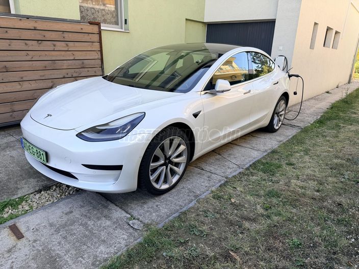 TESLA MODEL 3 Standard Range Plus Aut