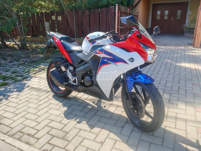 HONDA CBR 125 R