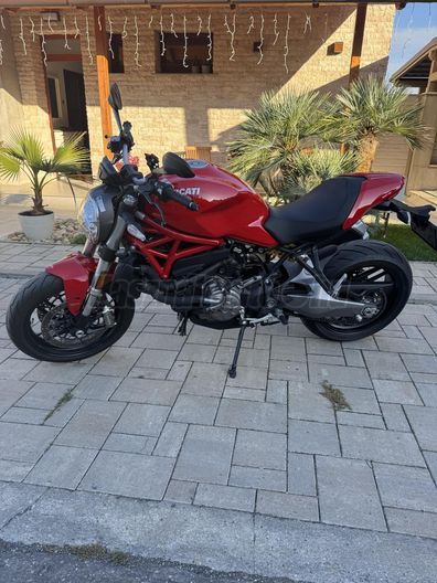DUCATI MONSTER 821