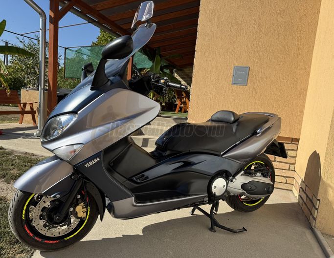 YAMAHA TMAX