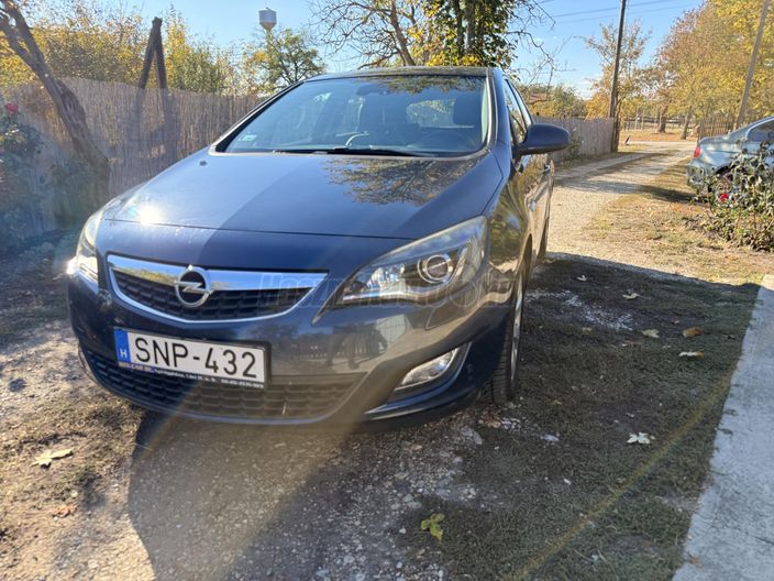 OPEL ASTRA J 1.4 Cosmo