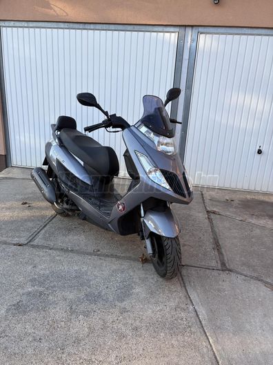 Eladó Kymco dink 200i 2007 Jelenleg 49.320km van benne de ez változhat Tavalyi szezon