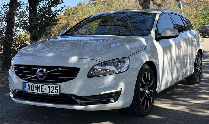 VOLVO V60 2.0 D [D2] Momentum
