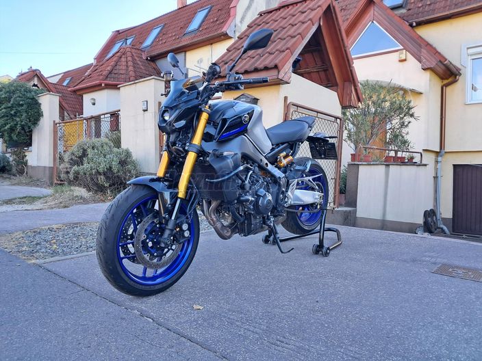YAMAHA MT-09