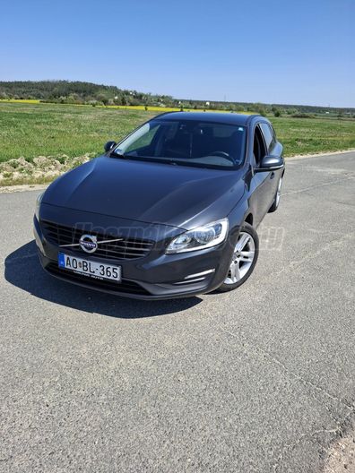 VOLVO V60 2.0 D [D3] Kinetic Geartronic