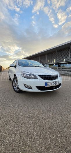OPEL ASTRA J 1.4 Cosmo