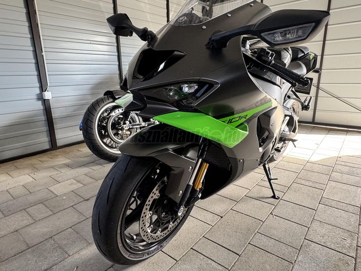 KAWASAKI ZX-10 R (NINJA)