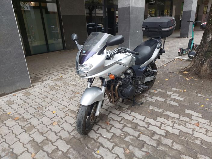 KAWASAKI ZR-7S