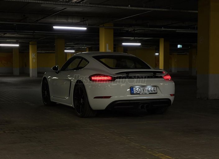 PORSCHE CAYMAN 718