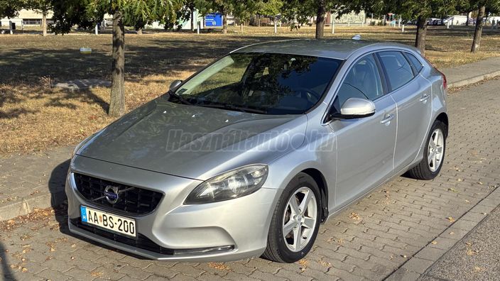 VOLVO V40 1.6 D [D2] Momentum