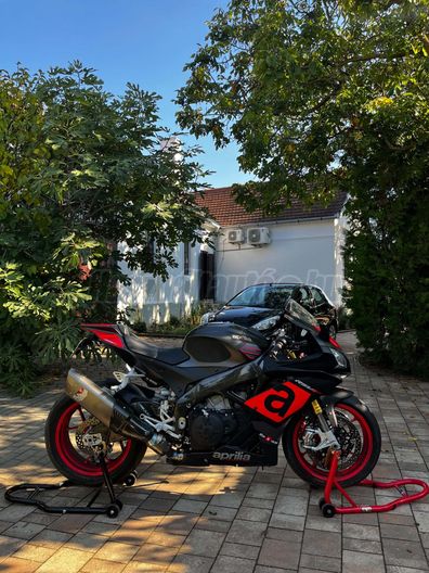 APRILIA RSV4