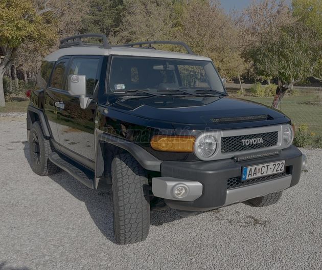TOYOTA FJ CRUISER