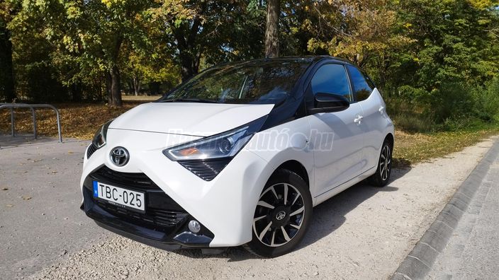 TOYOTA AYGO 1.0 Selection x-cite + cool + smart x-shift