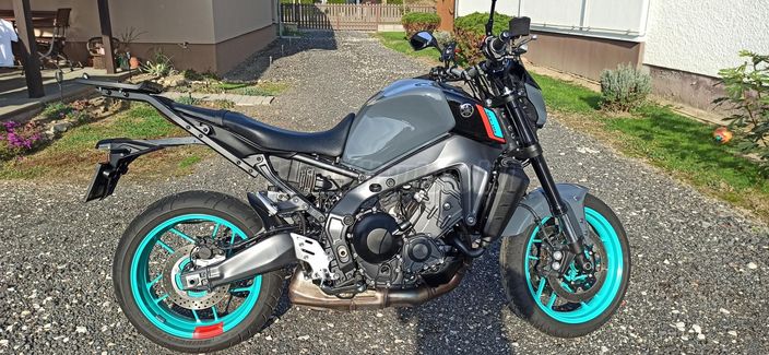 YAMAHA MT-09