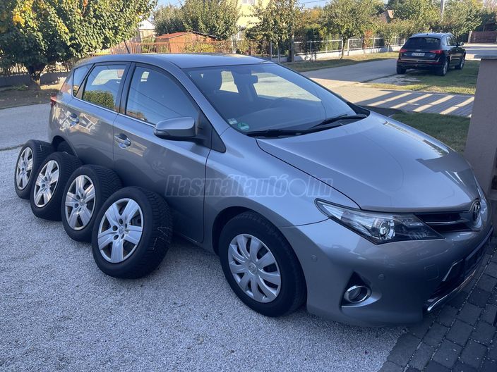 TOYOTA AURIS 1.6 Live