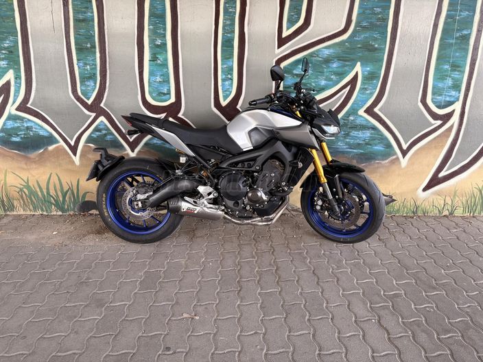 YAMAHA MT-09