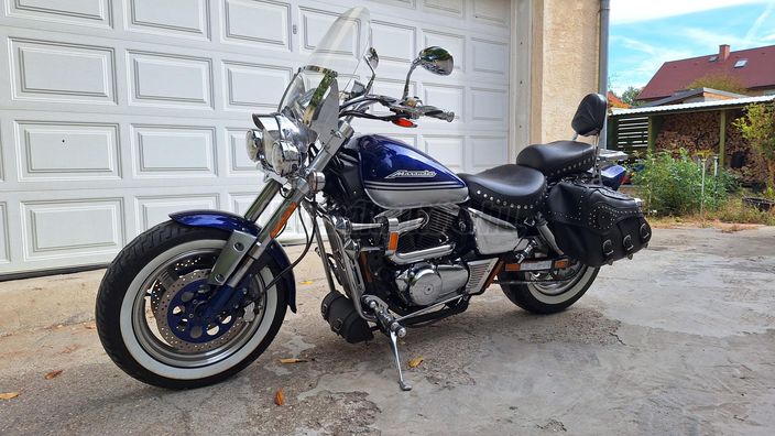 SUZUKI VZ 800