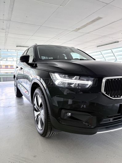 VOLVO XC40 2.0 [T4] Momentum Geartronic