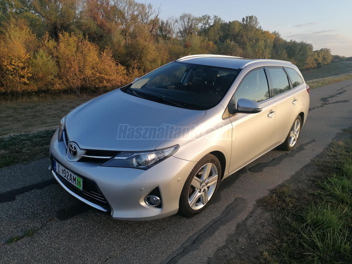 TOYOTA AURIS Touring Sports 2.0 D-4D Lounge