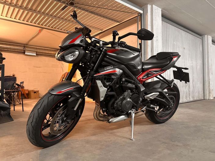 TRIUMPH STREET TRIPLE