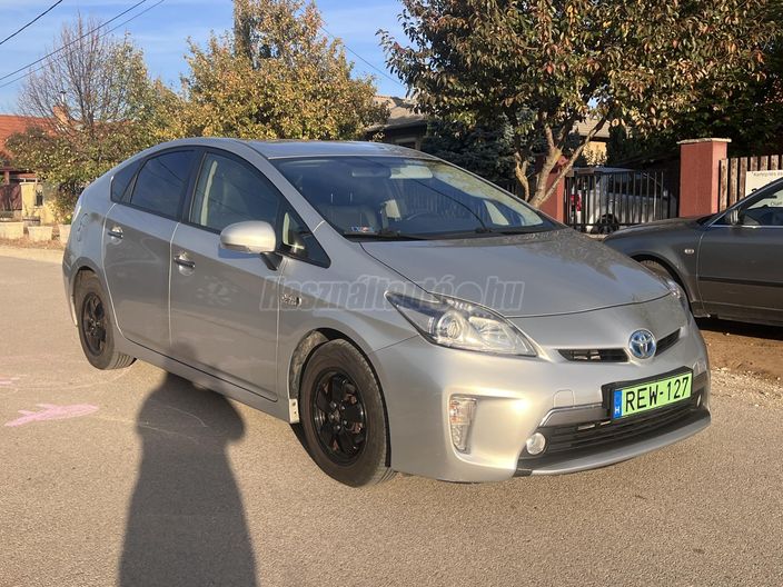 TOYOTA PRIUS PLUG-IN