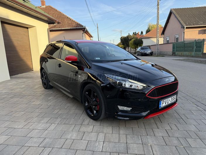 FORD FOCUS 1.5 EcoBoost ST-Line Black