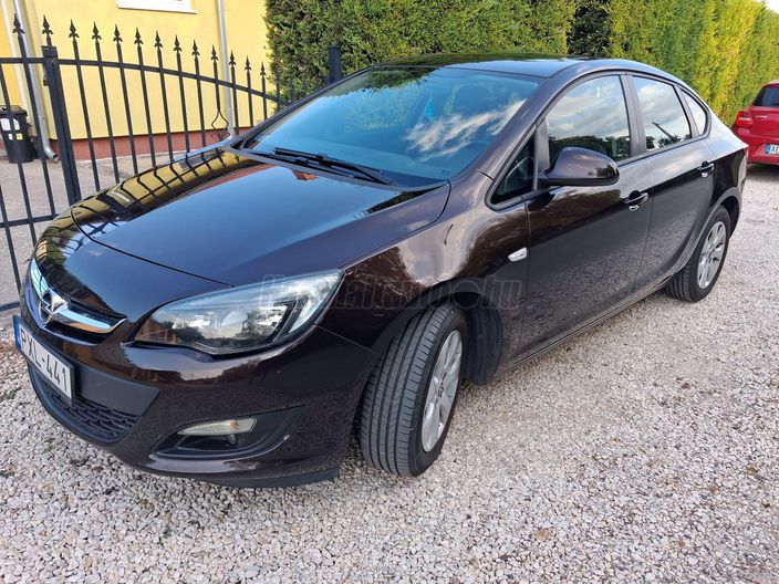OPEL ASTRA J Sedan 1.4 T Enjoy