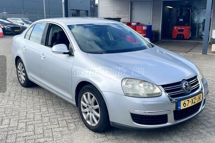 VOLKSWAGEN JETTA 1.6 FSI Sportline