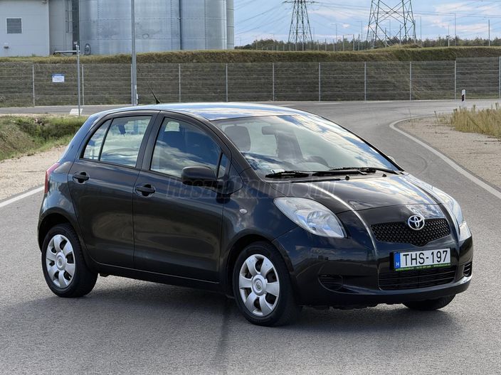 TOYOTA YARIS 1.3 Sol AC