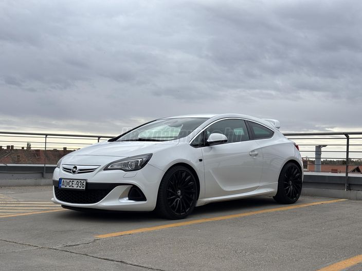 OPEL ASTRA J GTC 2.0 T Start-Stop OPC