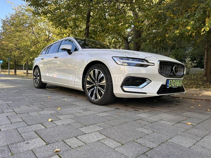 VOLVO V60 2.0 [T6] Recharge Ultra Bright AWD Geartronic