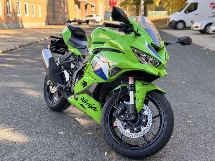 KAWASAKI ZX-4R (NINJA)