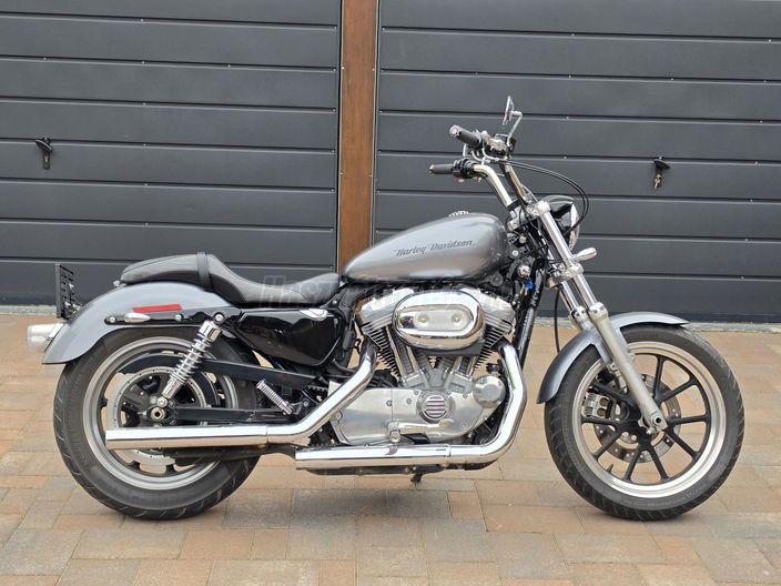 HARLEY-DAVIDSON SPORTSTER 883