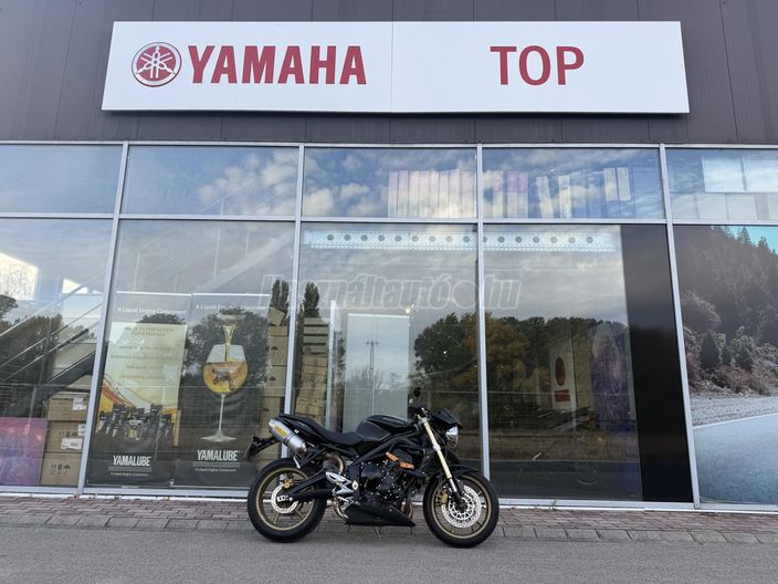 TRIUMPH STREET TRIPLE 675