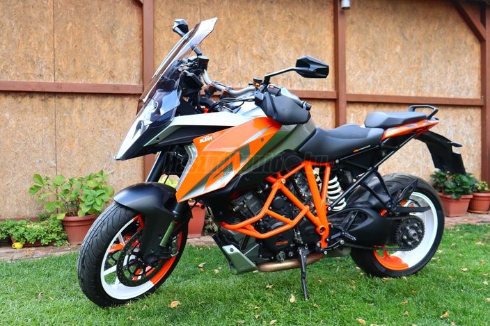 KTM 1290 SUPER DUKE GT