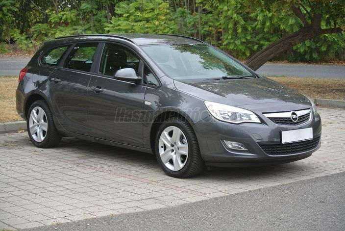 OPEL ASTRA J Sports Tourer 1.6 Enjoy