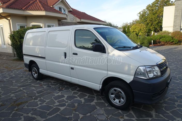 TOYOTA HIACE 2.5 D-4D 4x4 Panel Van LONG