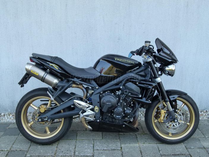 TRIUMPH STREET TRIPLE 675 R