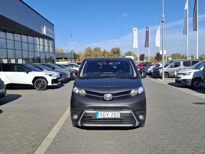 TOYOTA PROACE 2.0 D-4D Family Base L2H1
