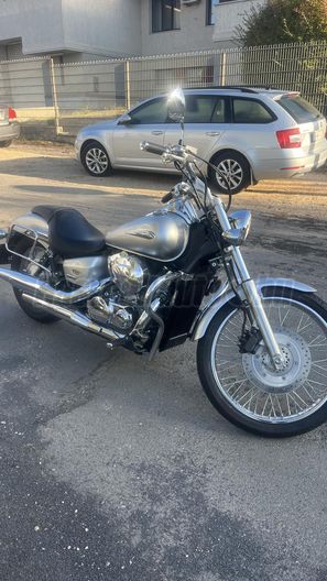 HONDA VT 750
