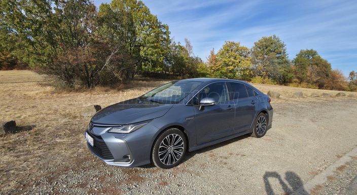 TOYOTA COROLLA 1.8 Hybrid Comfort Style Tech e-CVT