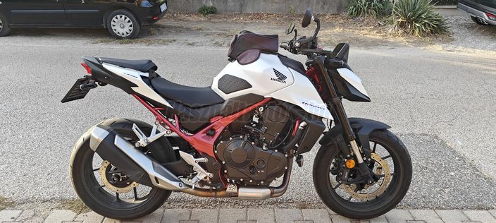 HONDA CB 750 HORNET
