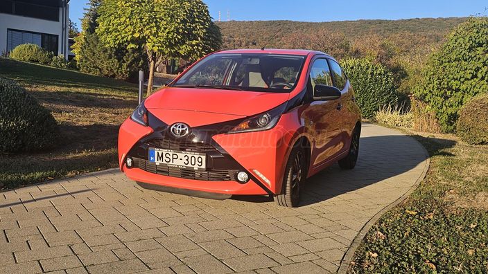 TOYOTA AYGO 1.0 x-cite