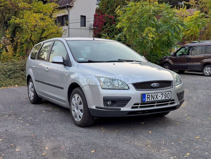 Típusváltás miatt eladóvá vált édesanyám szeretett, megkímélt Ford Focus kombija